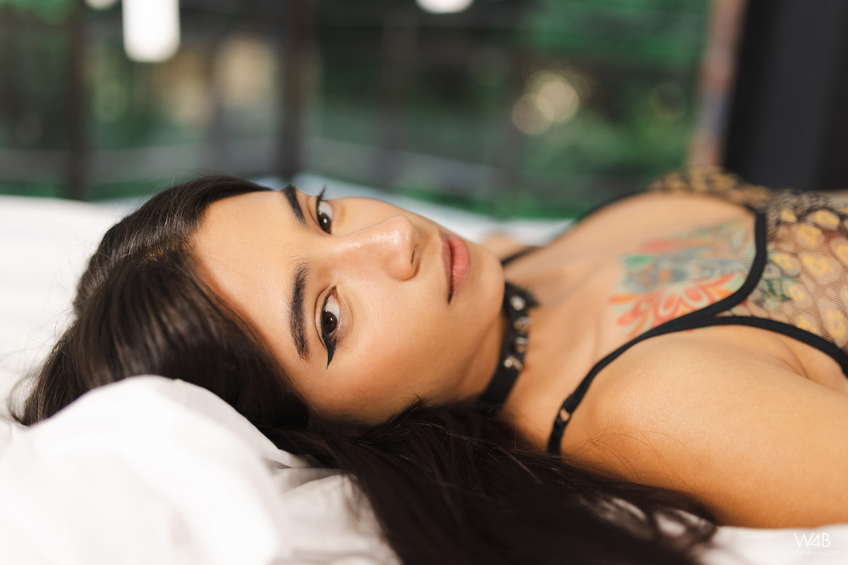 Tormenta: My Pink Dildo