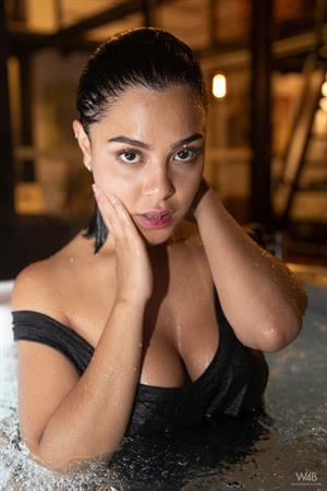 Kaley Jones Nude Pictures Kaley Jones: Fun In Jacuzzi