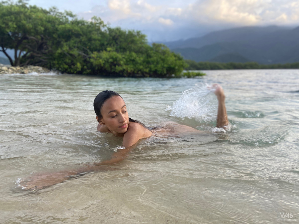 Camila Luna: Wild Beach