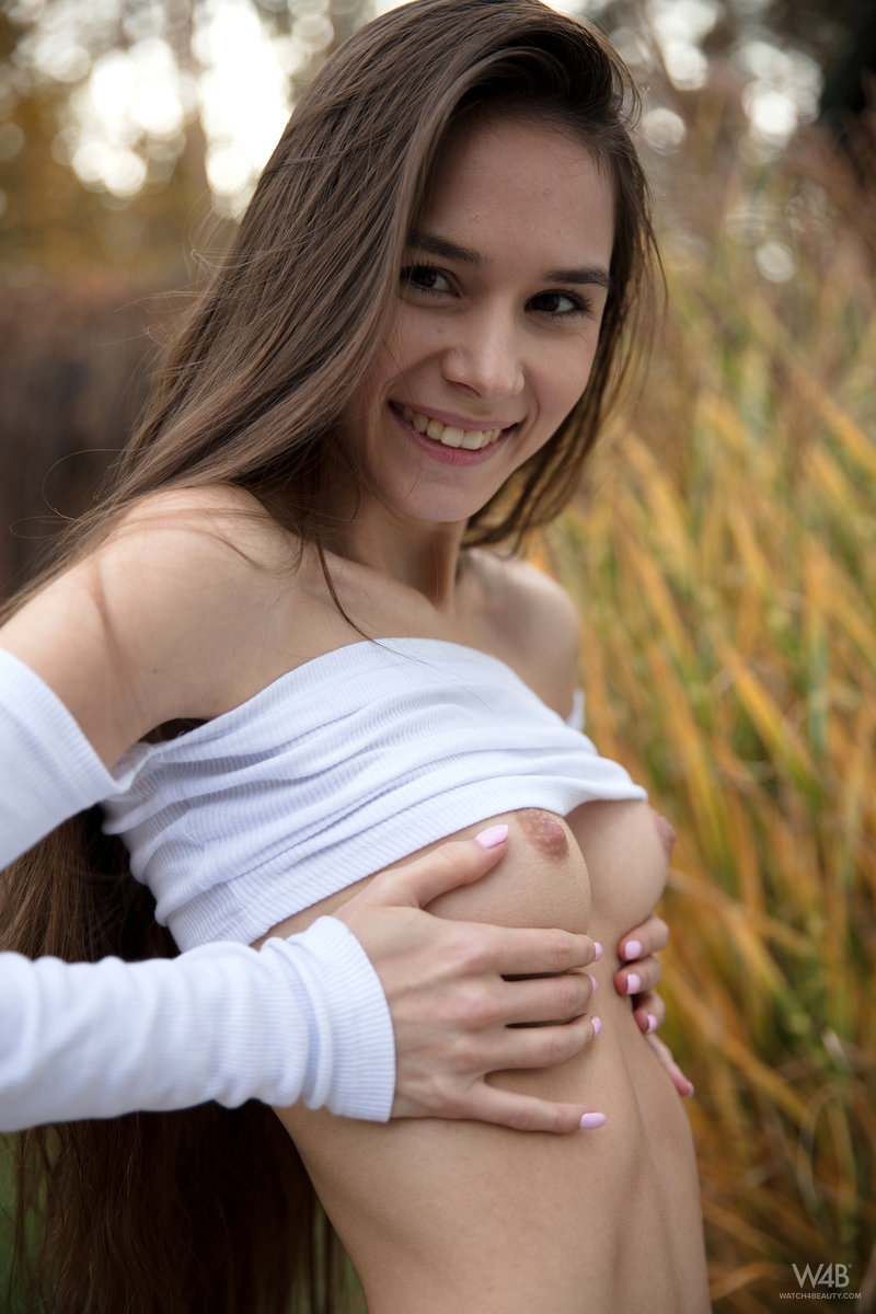 Leona Mia: Youthful Beauty