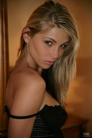 Gina Nude Pictures Gina: Gold