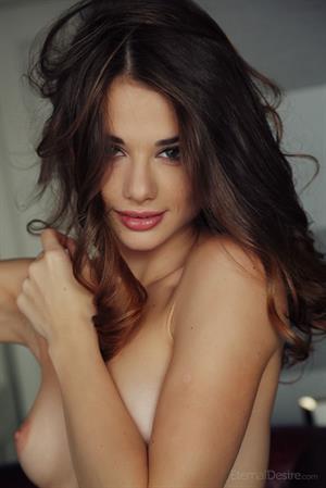 Loretta A Nude Pictures COUCH