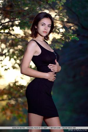 Dzhili Nude Pictures Grow Out