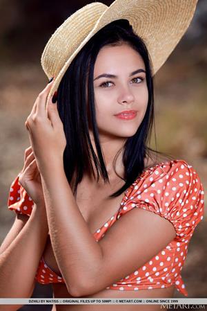 Dzhili Nude Pictures Modern Twist