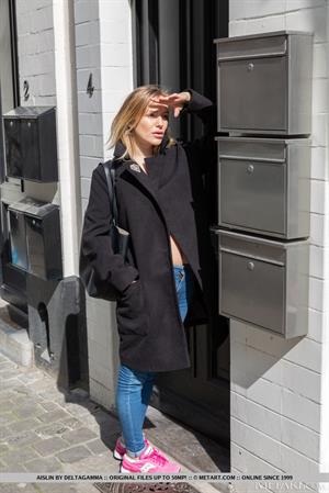 Aislin Nude Pictures Skip Day