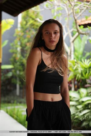 Elin Nude Pictures Shadow