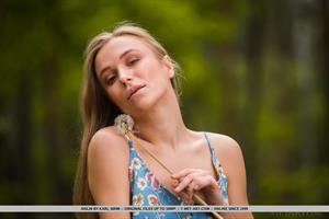 Aislin Nude Pictures Logging