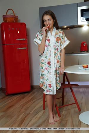 Angely Grace Nude Pictures Angely Grace Petite Nude Girl