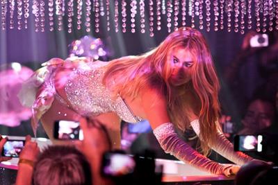 Carmen Electra
