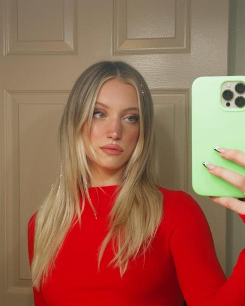 Riley Hubatka Selfie Pictures Riley Hubatka taking a selfie