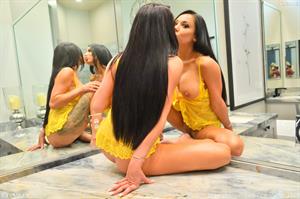 Gianna-II Nude Pictures Legs All Day