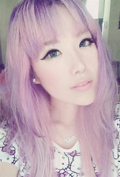 Xiaxue taking a selfie