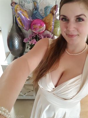 Jesse-&-Serene Nude Pictures Candid Queen