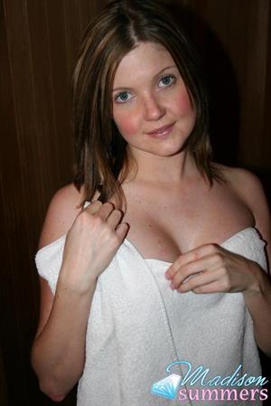 Madison Summers Pictures Madison Summers in the sauna