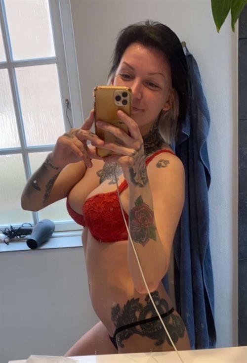 Jutland in lingerie taking a selfie