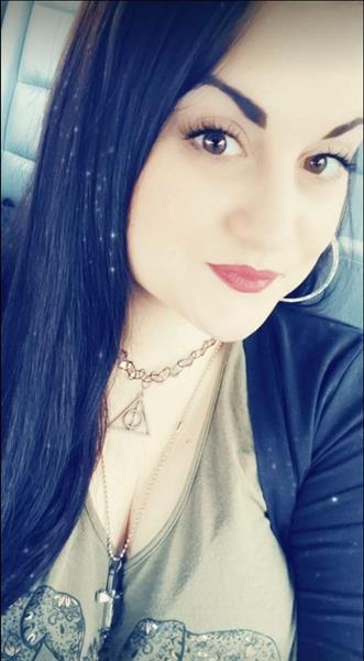 Luna Phoenix taking a selfie