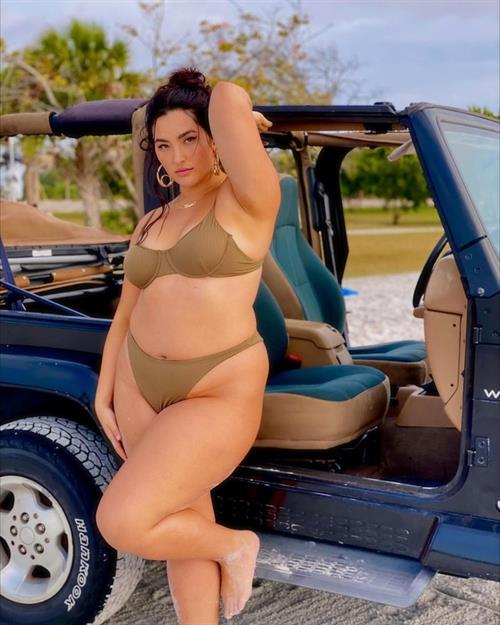 Yumi Nu Bikini Pictures Yumi Nu in a bikini