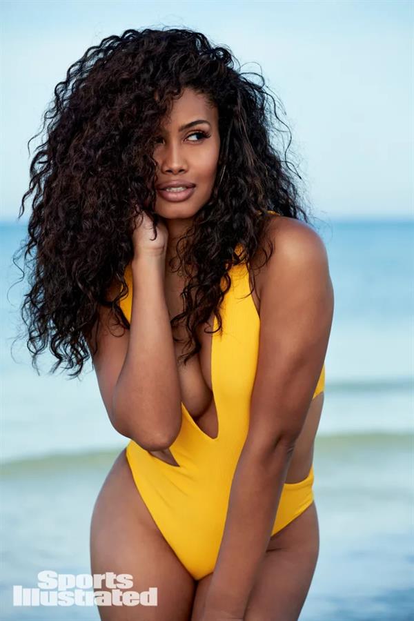 Leyna Bloom in a bikini