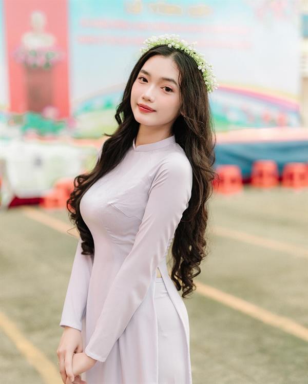 Young & pretty woman in ao dai dress