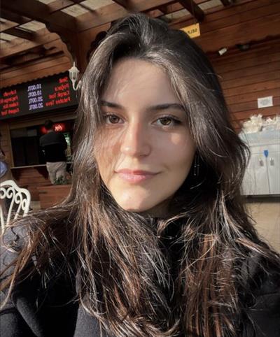 Seda taking a selfie