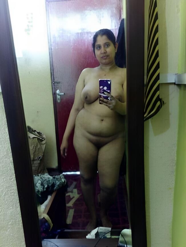 This MILF from Sri Lanka loves to show her mom body to the world.