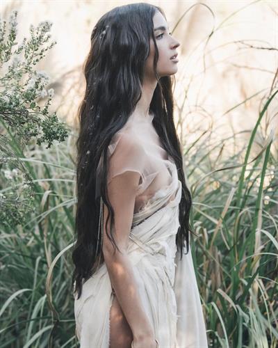 Elisha Herbert - Identical twin sisters