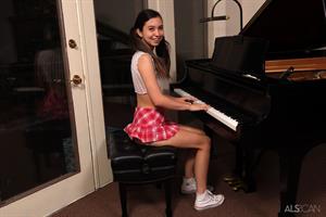 Amber Angel Nude Pictures Fisting Pupil