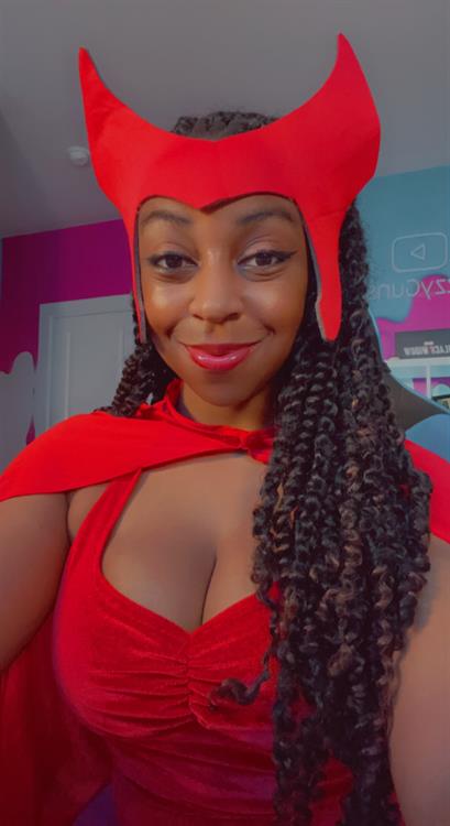 Jazzy Guns taking a selfie