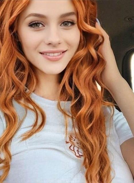 Laetitia Mirancourt is a young woman from Mende in France, born in 2000, who works as an optician and also presents herself as an amateur model on social networks. She is active on Instagram under the pseudonym @laetifolle, where she shares content related to her daily life and interests, and on Uncove, where she also publishes adult content.