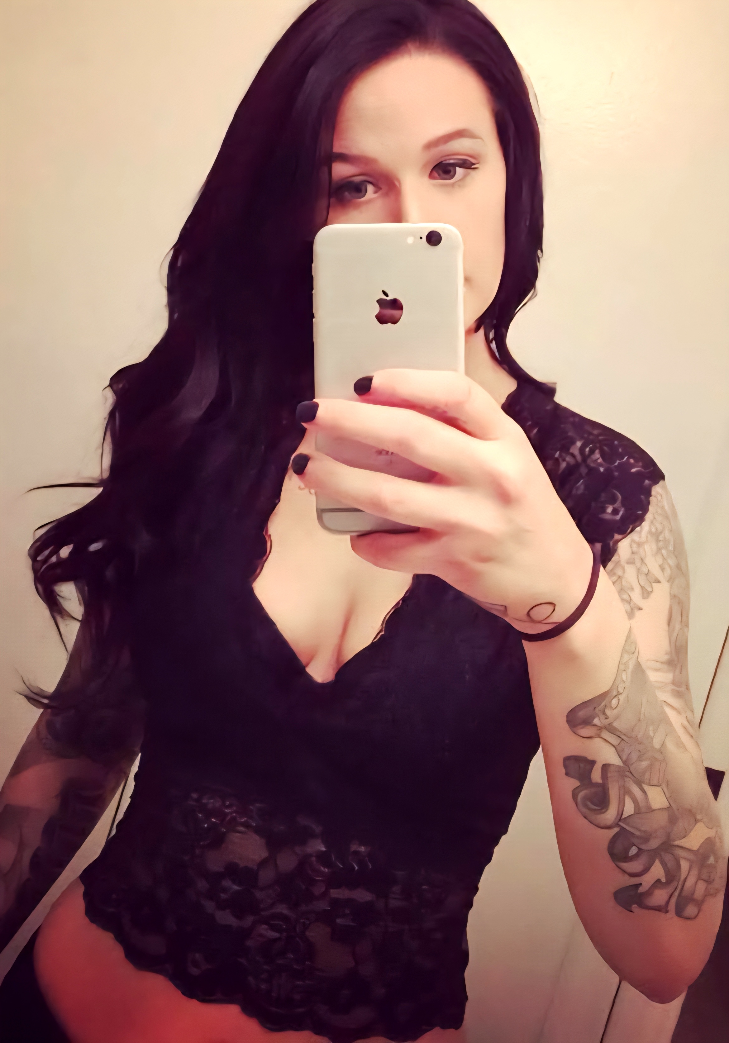 Chelsea Blacknimara taking a selfie