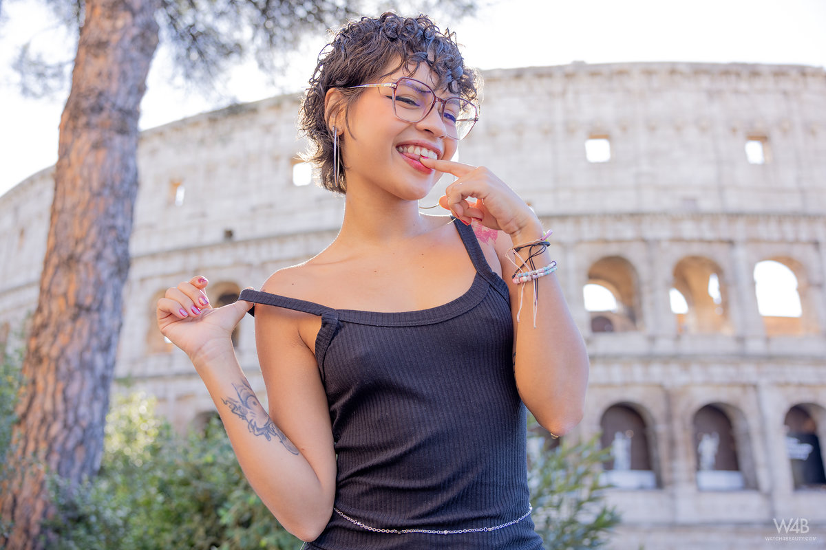 Lilith Baph: Horny In Rome