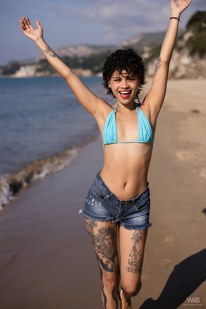 Lilith Baph: Happiness On The Beach