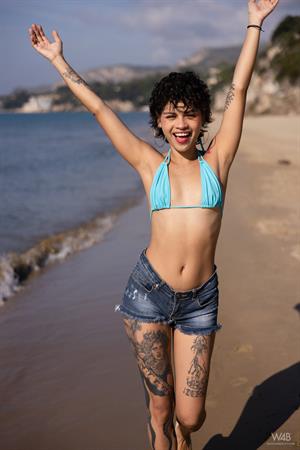 Lilith Baph Nude Pictures Lilith Baph: Happiness On The Beach