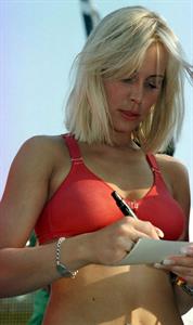 Anouk Teeuwe, Dutch Singer