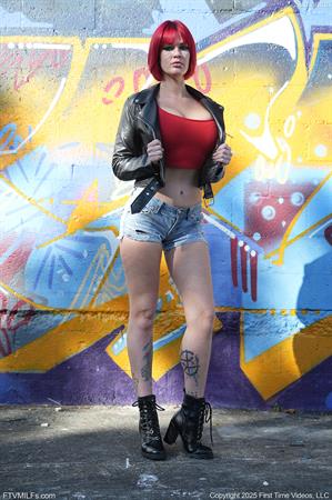 Samantha FTV Nude Pictures Colorful Show