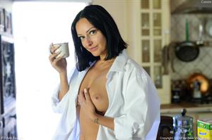 Cassie FTV Nude Pictures Kitchen Relaxation