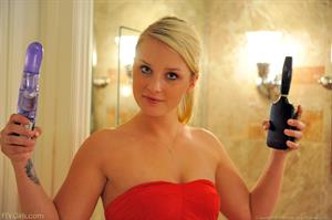 Whitney FTV Nude Pictures Whitney plays with her brush