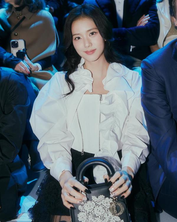 Jisoo (Kim Ji-soo)