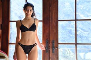 Paola-II FTV Nude Pictures Enjoy Her Sexy Form