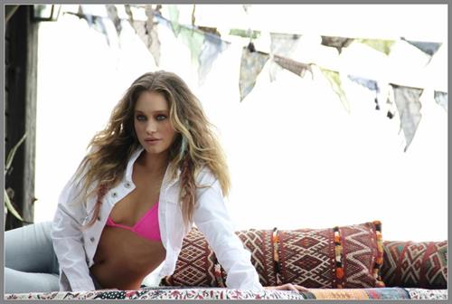 Hannah Jeter in lingerie