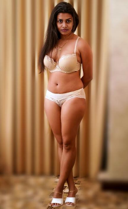 Isuri Anurudhdhika in lingerie