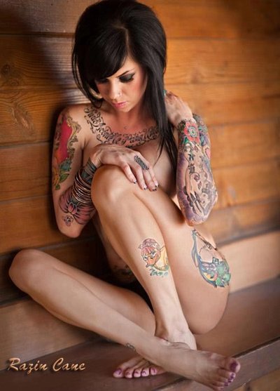 All tattooed Bonnie Rotten posing