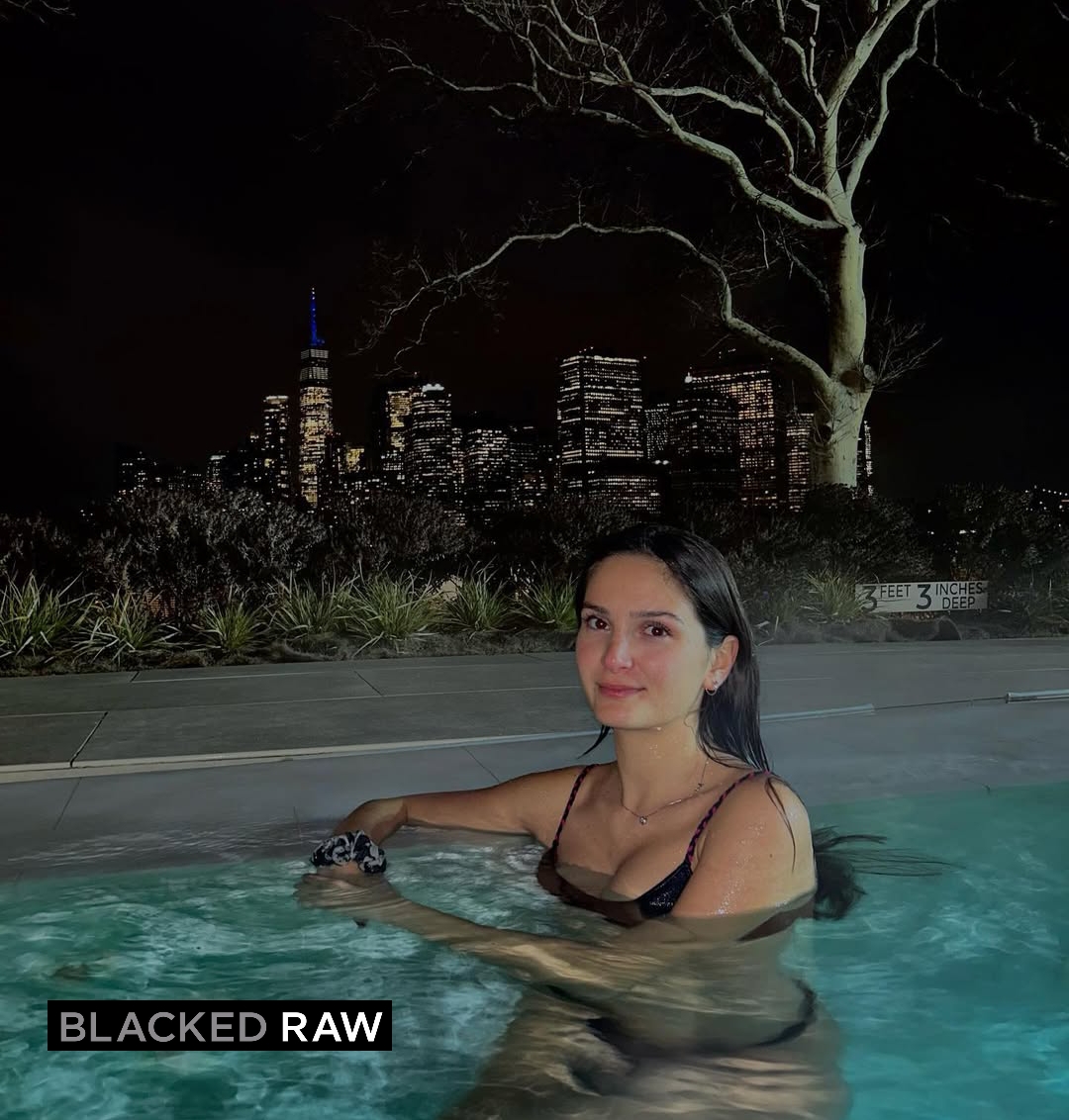 Alessia taking a selfie