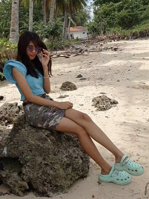 Hard Blowjob and banging Crystal on the Beach. Damn, what a Davao Bitch... 