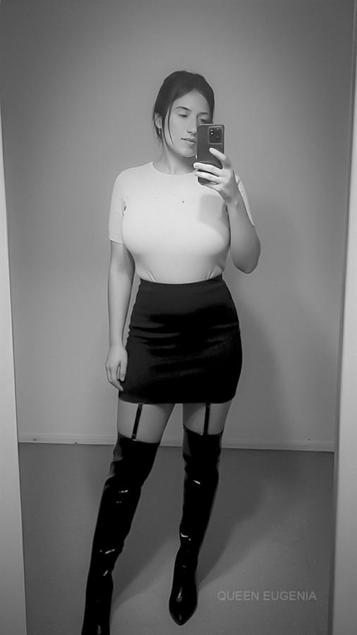 Pornstar Queen Eugenia in incredible thigh-high boots