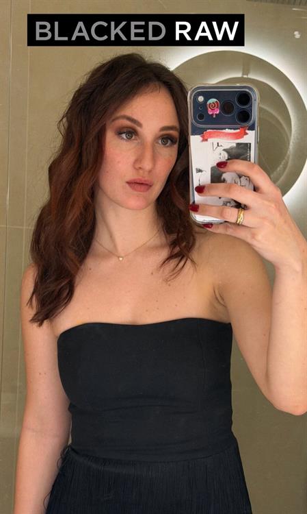 Sveva taking a selfie