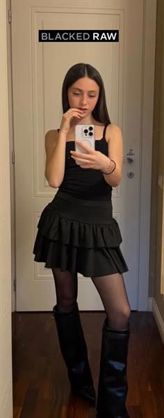 Beatrice taking a selfie