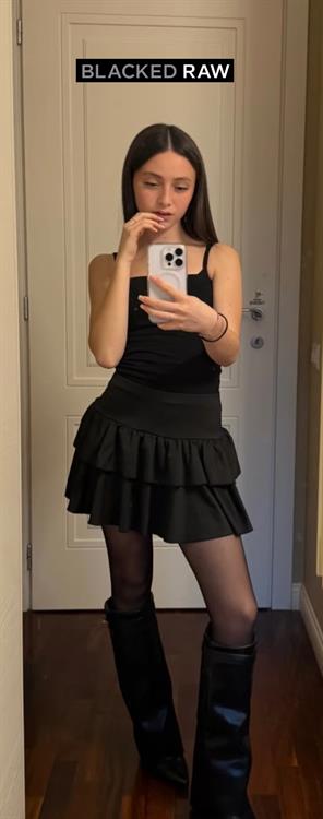 Beatrice taking a selfie