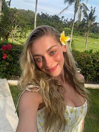 Camille Dhont taking a selfie
