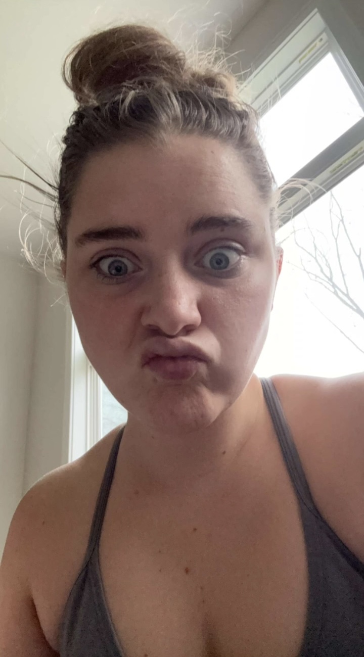Kylieschuch taking a selfie